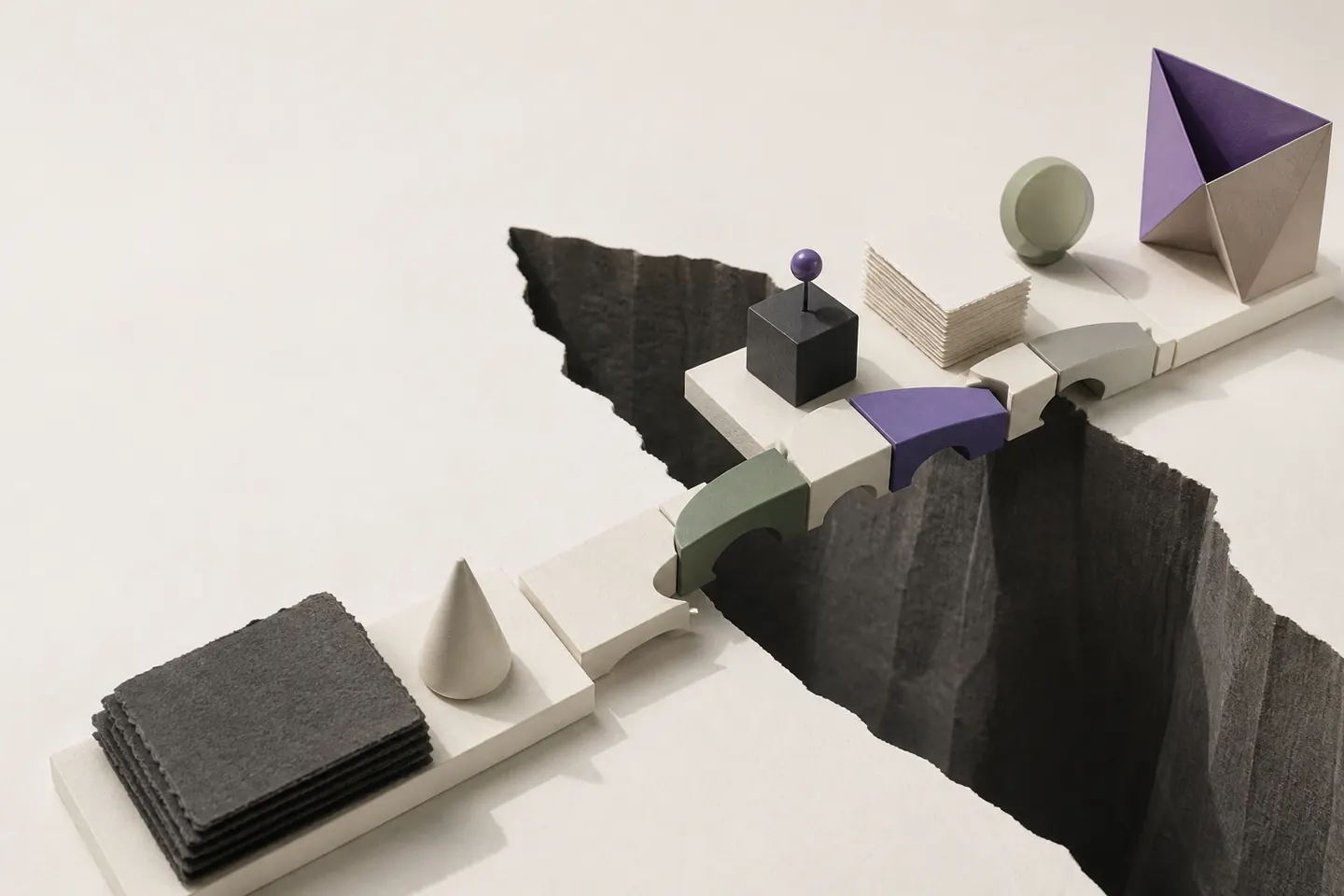Instalație din hârtie și ceramică ce unește două suprafețe separate printr-un pod modular.